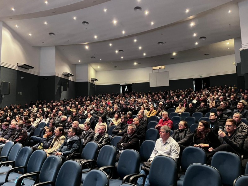 Cotrifred participa do Summit Sicoob em comemoração aos 15 anos da Sicoob Oestecredi