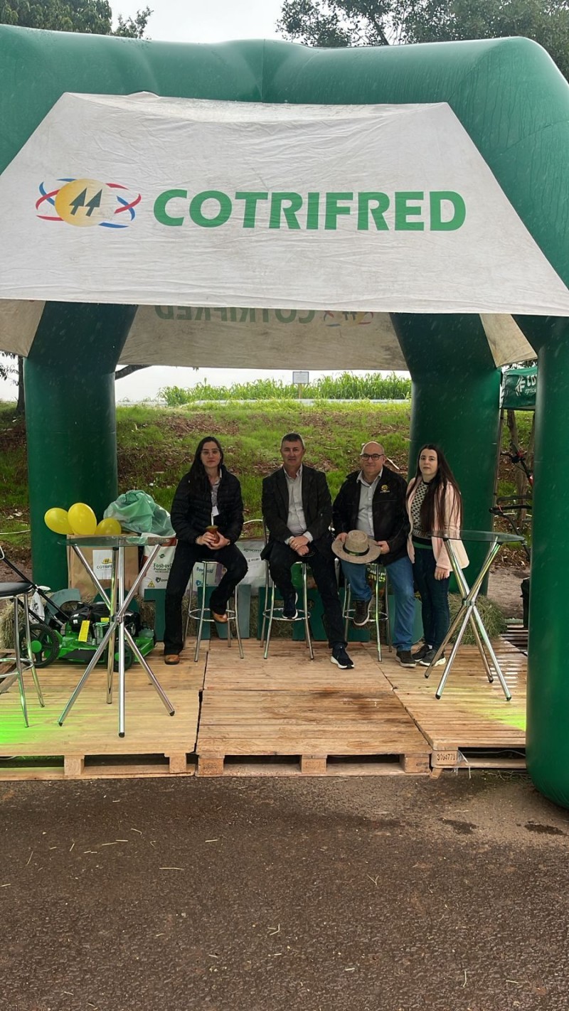 Cotrifred participou da ExpoCaiçara 2026 com estande e presença na abertura oficial
