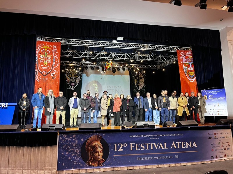 Cotrifred prestigia abertura do 12º Festival Atena e reforça apoio à cultura regional
