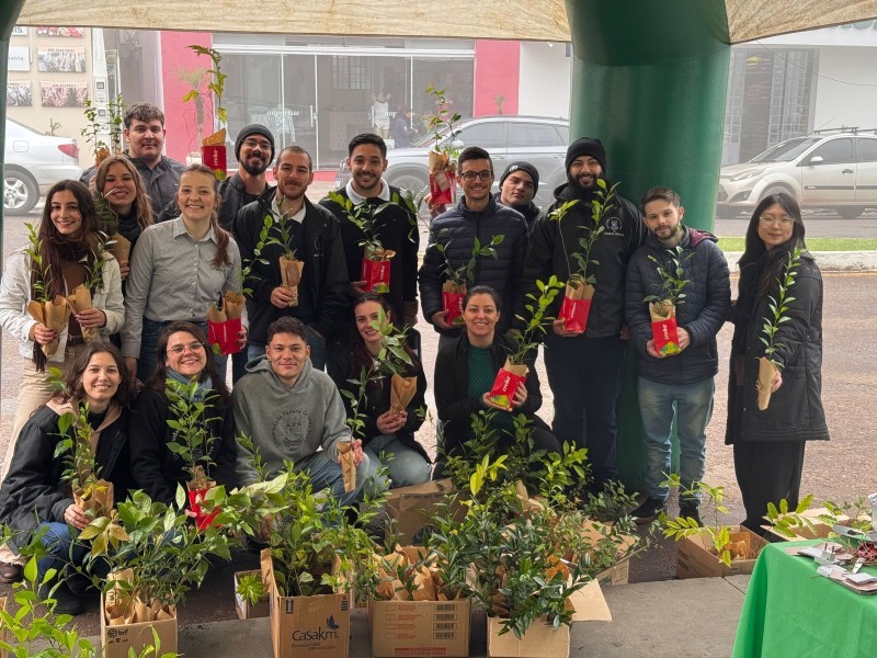 Cotrifred promove ação de doação de mudas em alusão ao Dia Mundial do Meio Ambiente