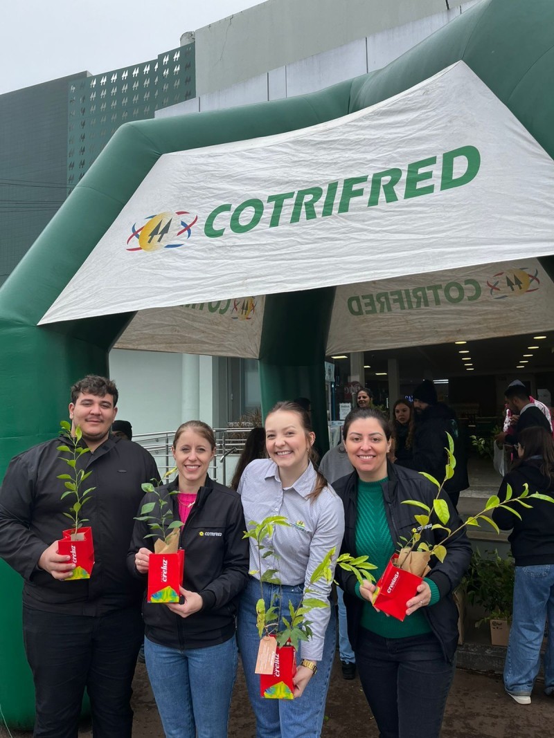 Cotrifred promove ação de doação de mudas em alusão ao Dia Mundial do Meio Ambiente