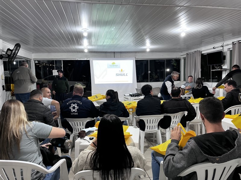 Cotrifred promove alinhamento técnico com foco no portfólio de milho