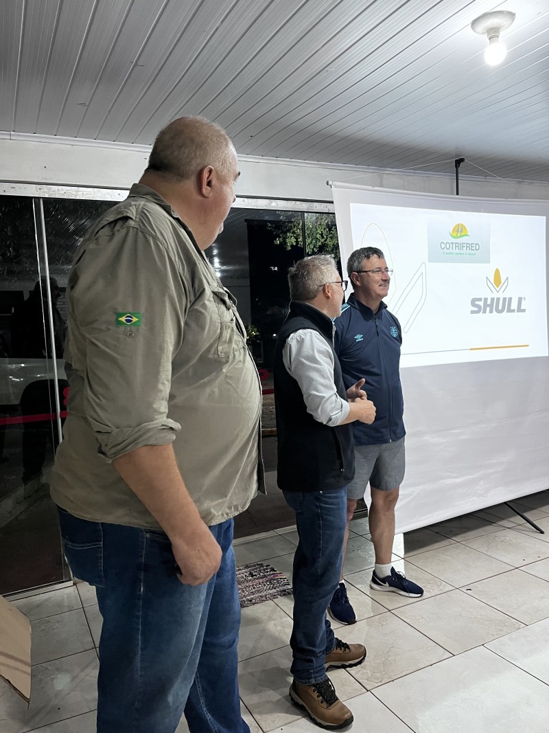 Cotrifred promove alinhamento técnico com foco no portfólio de milho