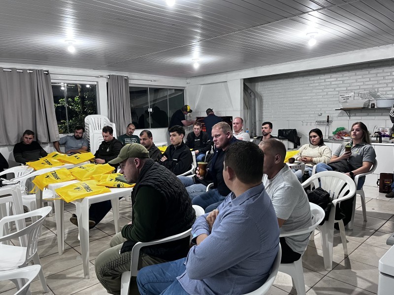 Cotrifred promove alinhamento técnico com foco no portfólio de milho