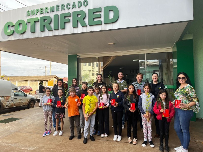 Cotrifred promove doação de mudas em Taquaruçu do Sul em celebração à Semana Mundial do Meio Ambiente