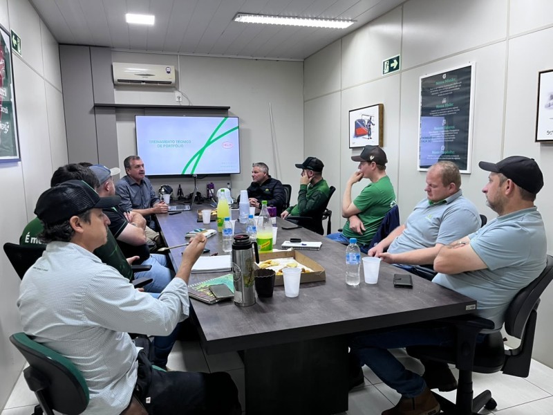 Cotrifred promove encontro técnico sobre posicionamento de produtos para as culturas de milho e soja