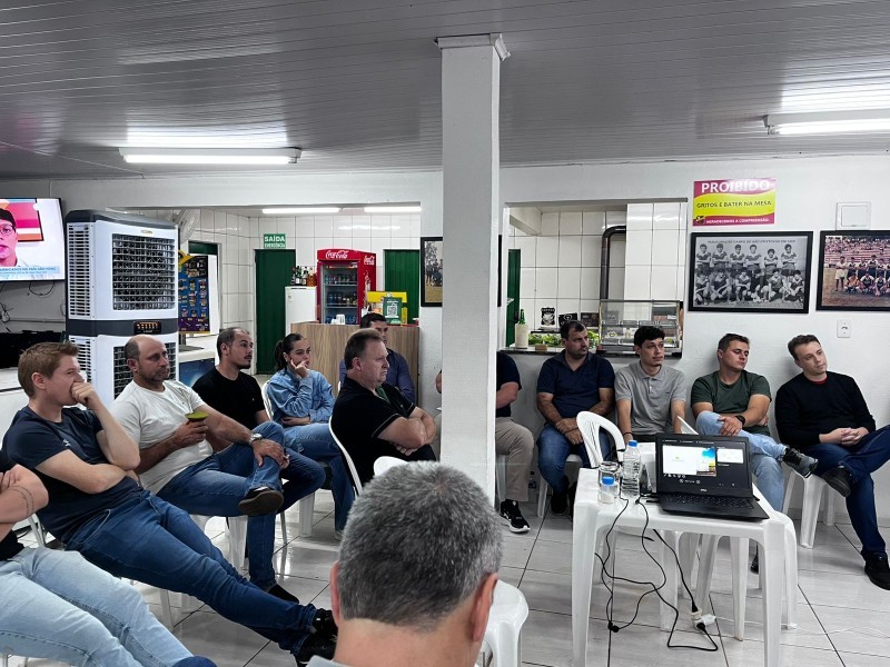 Cotrifred promove treinamento técnico com foco em fertilizantes para milho e soja