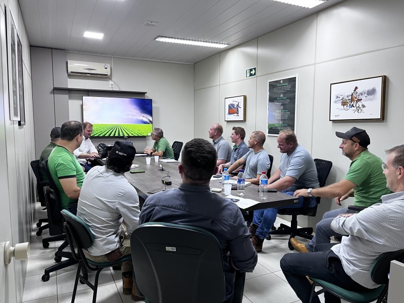Cotrifred promove treinamento técnico com foco no portfólio da Ihara