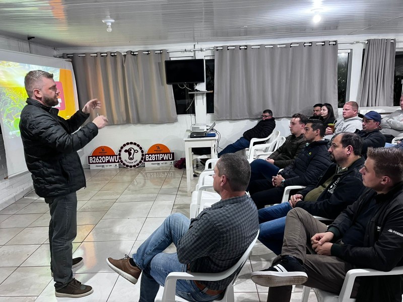 Cotrifred promove treinamento técnico sobre portfólio de milho em parceria com a Brevant Sementes