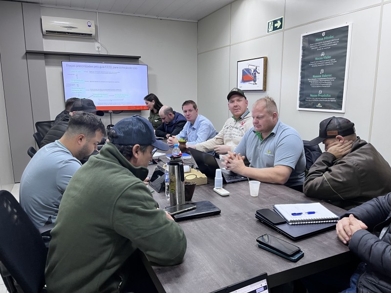 Cotrifred promove treinamento técnico sobre recomendação e calagem para equipe do Departamento Técnico