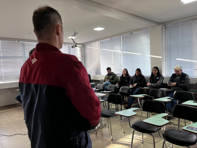 Cotrifred promove treinamento técnico sobre silagem de alta qualidade para Departamento Agrícola e Pecuário