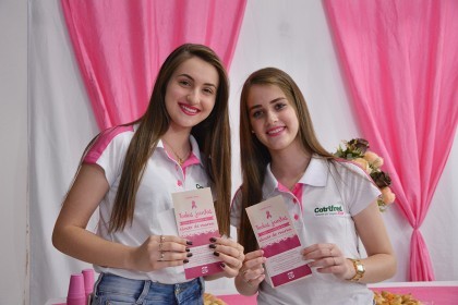 Cotrifred realiza ação de Combate e Prevenção ao Câncer de Mama para Colaboradoras