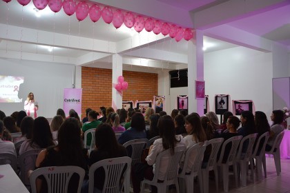 Cotrifred realiza ação de Combate e Prevenção ao Câncer de Mama para Colaboradoras