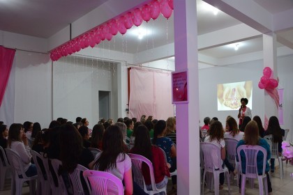 Cotrifred realiza ação de Combate e Prevenção ao Câncer de Mama para Colaboradoras