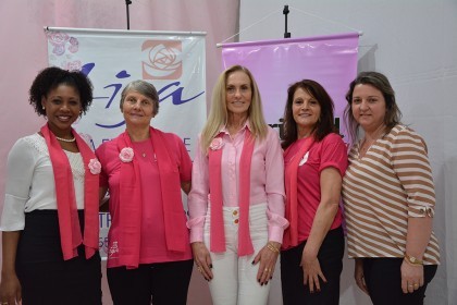 Cotrifred realiza ação de Combate e Prevenção ao Câncer de Mama para Colaboradoras