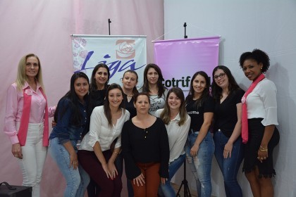 Cotrifred realiza ação de Combate e Prevenção ao Câncer de Mama para Colaboradoras
