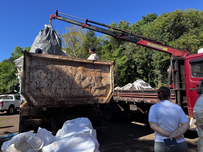 Cotrifred realiza coleta itinerante de embalagens de agrotóxicos em Iraí