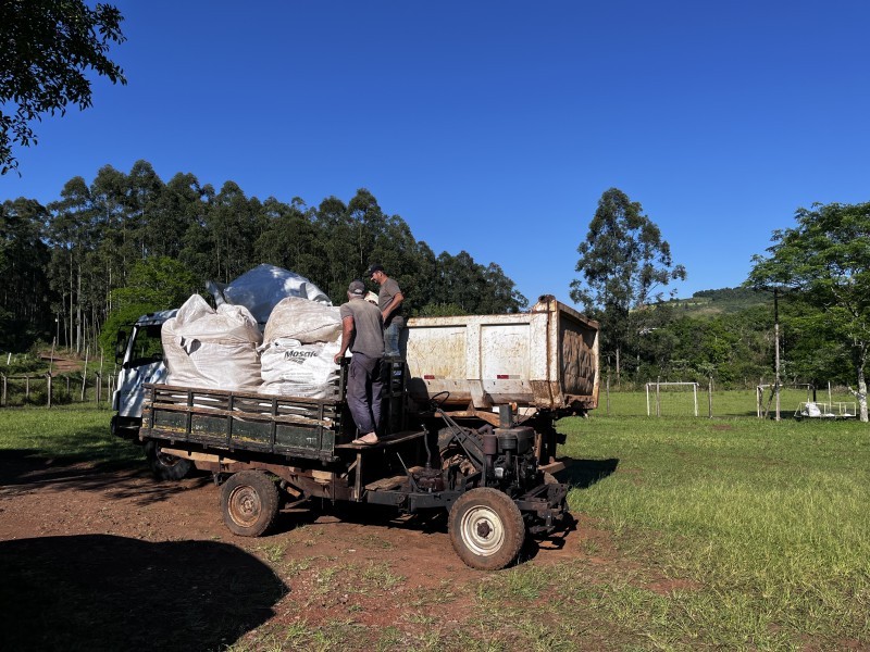 Cotrifred realiza coleta itinerante de embalagens de agrotóxicos em Iraí