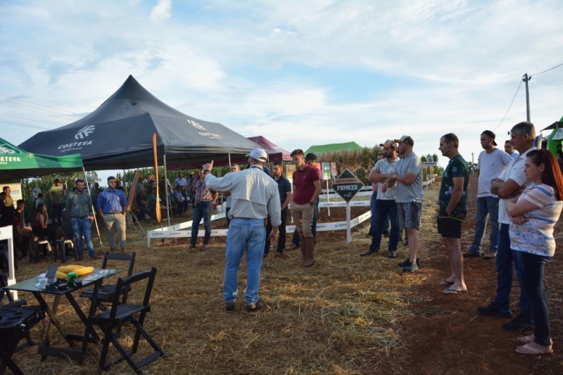 COTRIFRED REALIZA NOITE DE CAMPO COM FOCO EM MILHO
