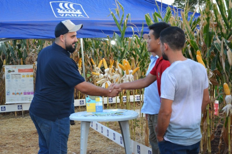 COTRIFRED REALIZA NOITE DE CAMPO COM FOCO EM MILHO