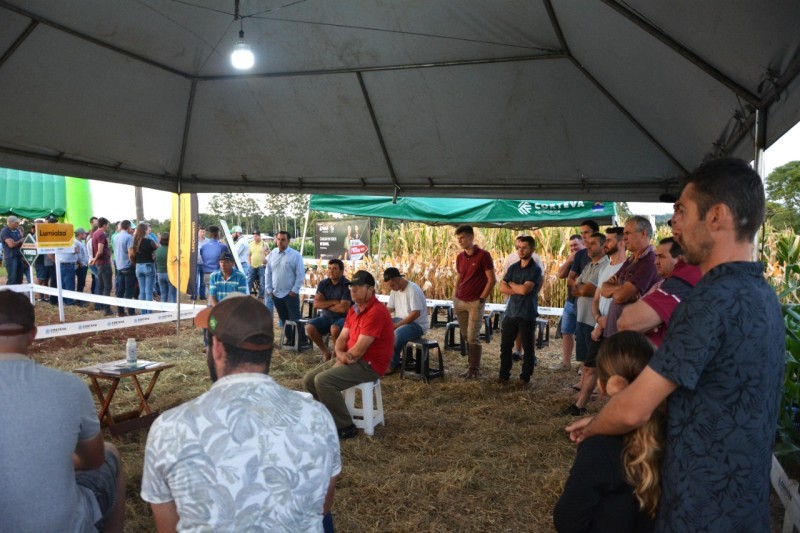 COTRIFRED REALIZA NOITE DE CAMPO COM FOCO EM MILHO