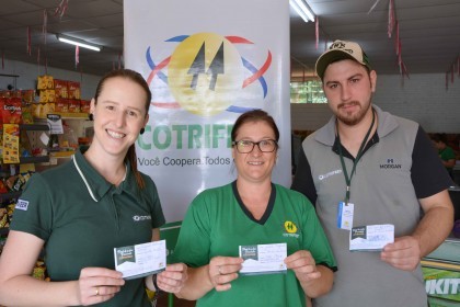Cotrifred realiza sorteio da campanha Final de Ano Premiado