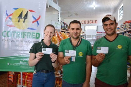 Cotrifred realiza sorteio da campanha Final de Ano Premiado