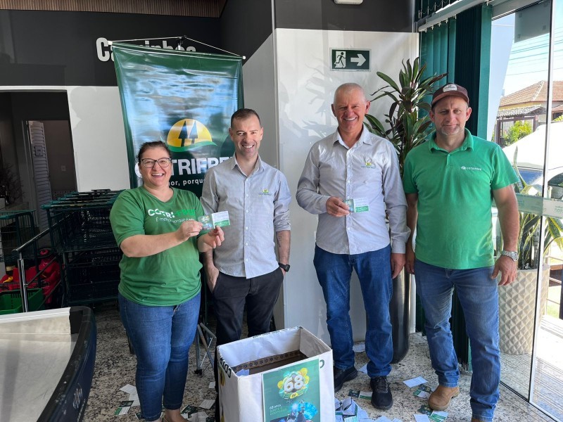 Cotrifred realiza sorteios da campanha “68 Anos — Sorte é Cooperar” nas unidades da região