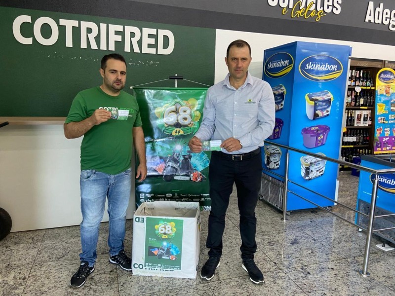 Cotrifred realiza sorteios da campanha “68 Anos — Sorte é Cooperar” nas unidades da região