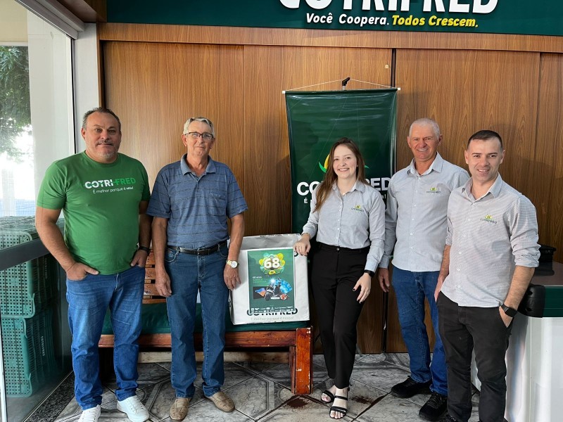Cotrifred realiza sorteios da campanha “68 Anos — Sorte é Cooperar” nas unidades da região