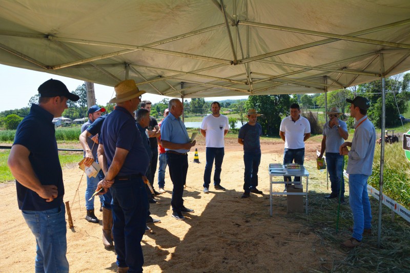 Cotrifred realiza Tarde de Campo