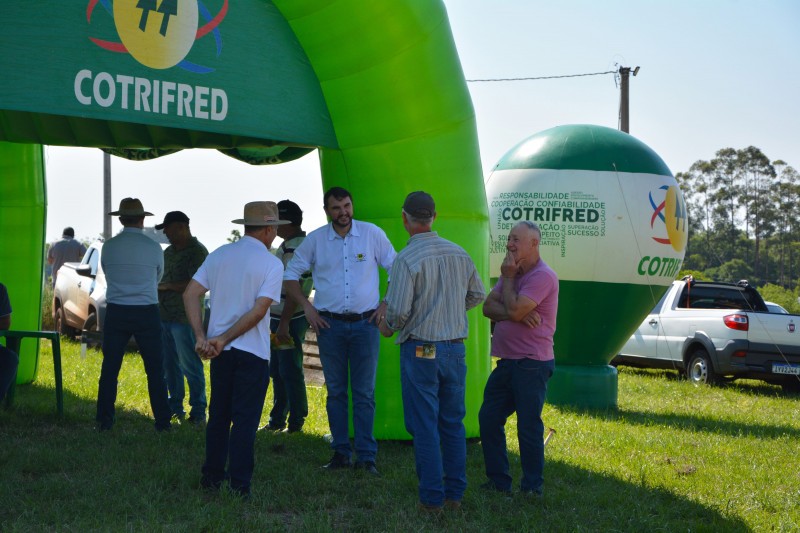 Cotrifred realiza Tarde de Campo