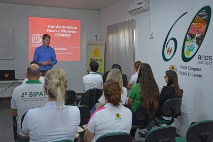 Cotrifred realiza treinamento de rotinas fiscais e tributárias