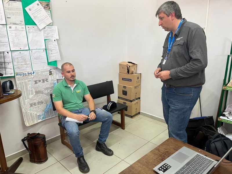 Cotrifred realiza treinamento para balconistas das lojas agropecuárias em parceria com empresas do setor