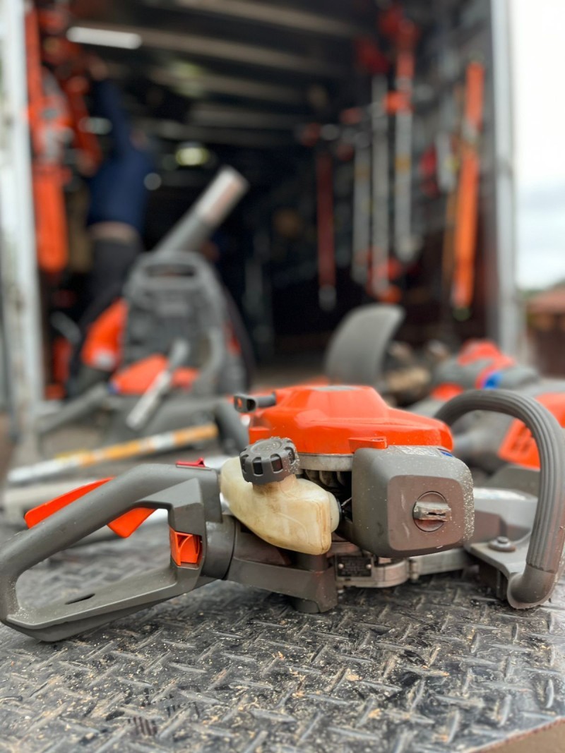 Cotrifred realiza treinamento para vendedores das lojas agropecuárias e recebe caminhão de equipamentos da Husqvarna em Frederico Westphalen