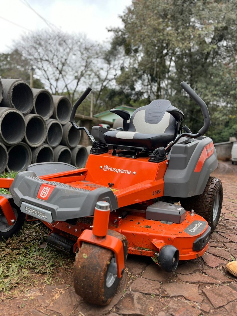 Cotrifred realiza treinamento para vendedores das lojas agropecuárias e recebe caminhão de equipamentos da Husqvarna em Frederico Westphalen