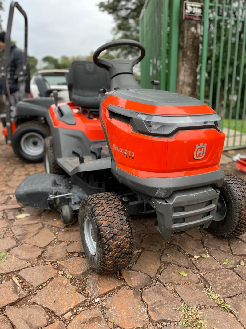 Cotrifred realiza treinamento para vendedores das lojas agropecuárias e recebe caminhão de equipamentos da Husqvarna em Frederico Westphalen