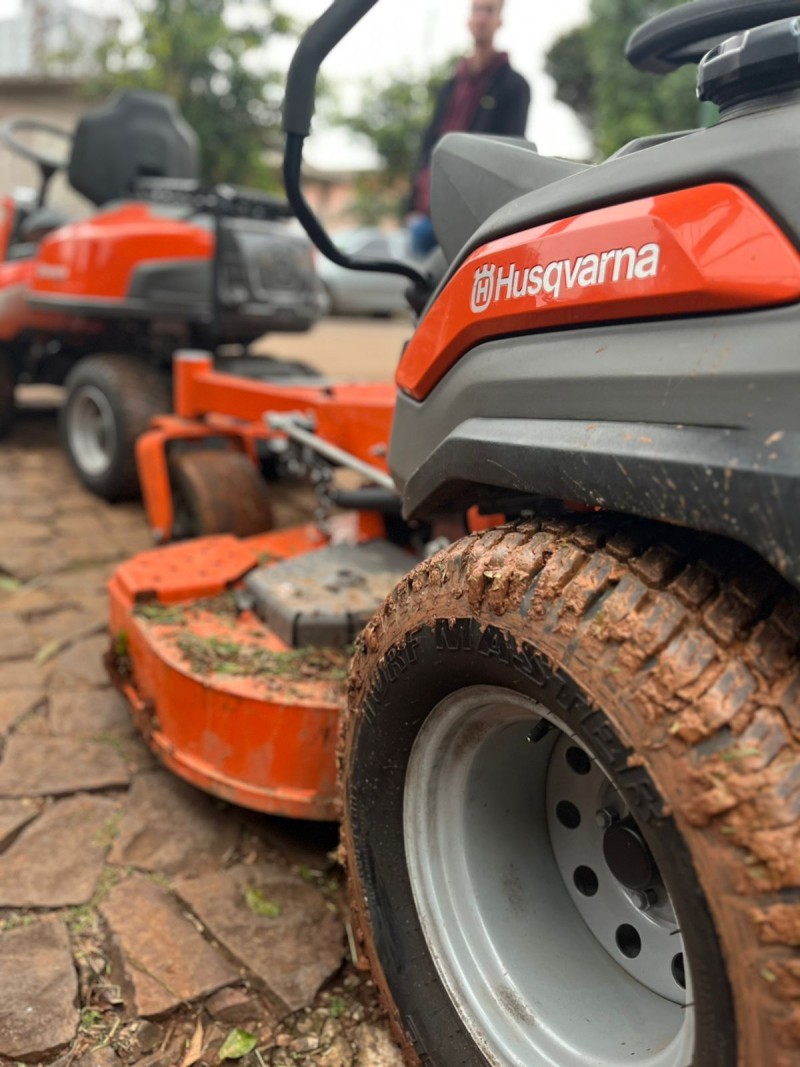 Cotrifred realiza treinamento para vendedores das lojas agropecuárias e recebe caminhão de equipamentos da Husqvarna em Frederico Westphalen