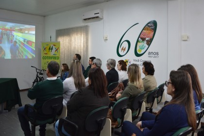 Cotrifred realizada concurso de desenho