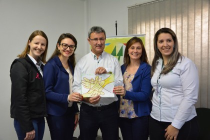 Cotrifred realizada concurso de desenho