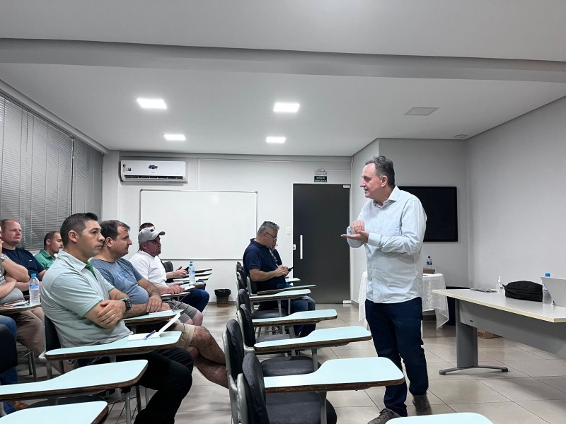 Cotrifred recebe apresentação técnica do pesquisador Dr. Tarcísio Cobucci