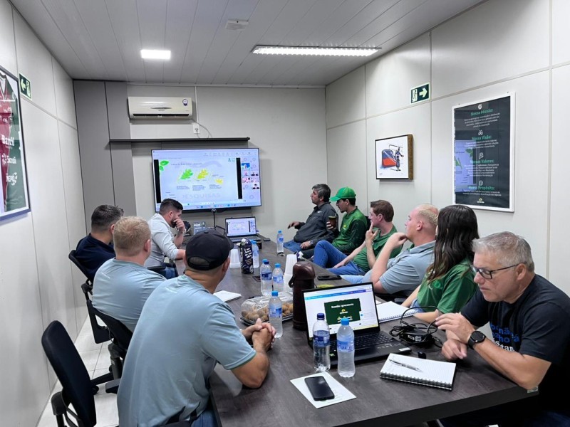 Cotrifred recebe treinamento técnico da Corteva