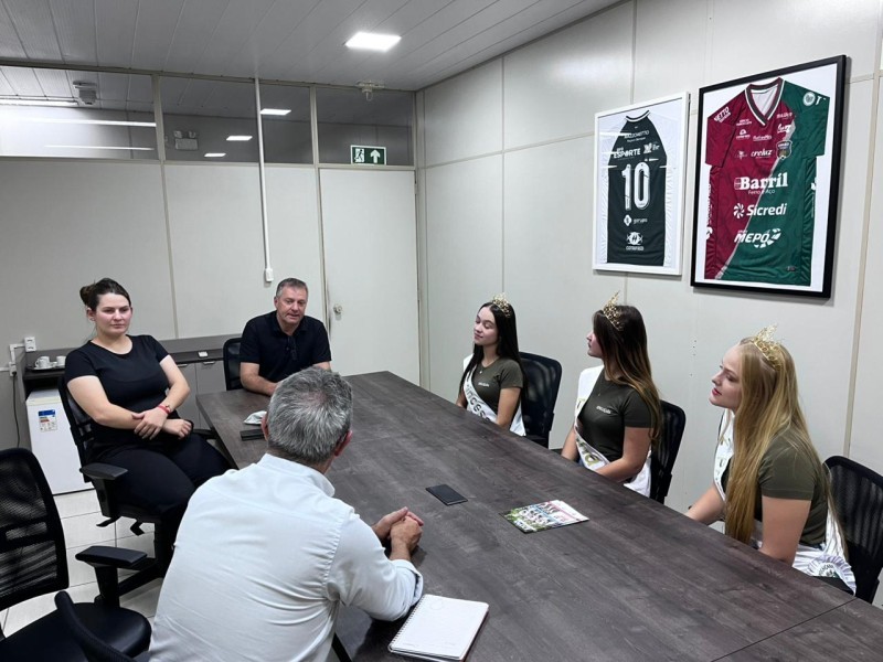 Cotrifred recebe visita de agradecimento das soberanas da Expocaiçara 2026