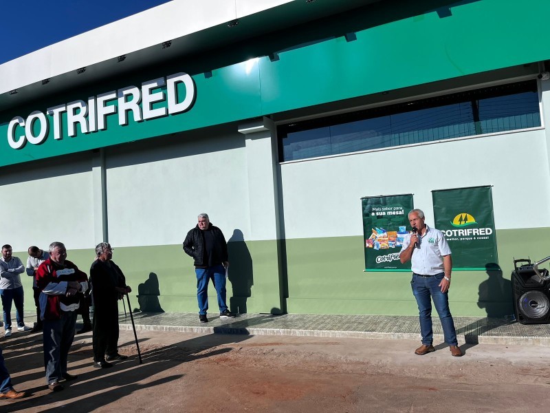 Cotrifred reinaugura nova unidade de Supermercado e Loja Agropecuária em Vista Alegre