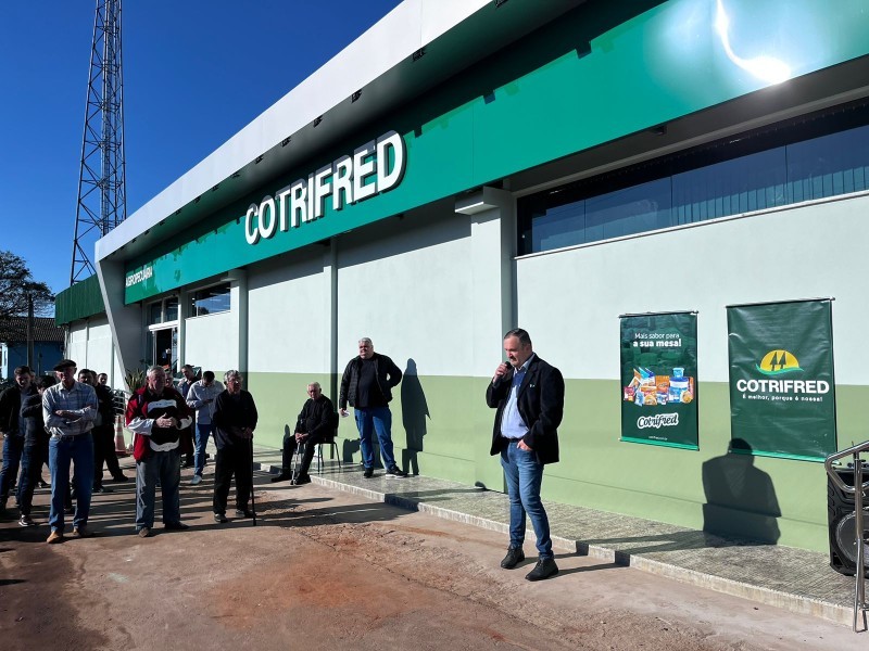 Cotrifred reinaugura nova unidade de Supermercado e Loja Agropecuária em Vista Alegre
