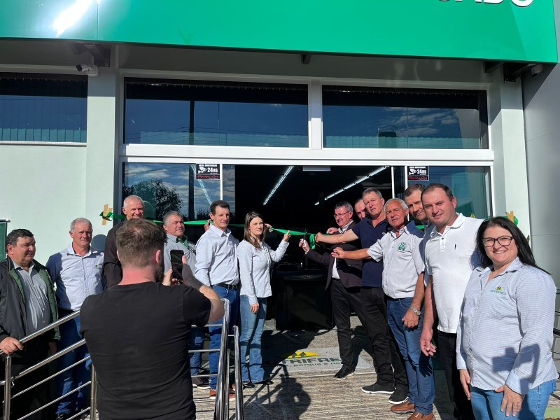 Cotrifred reinaugura nova unidade de Supermercado e Loja Agropecuária em Vista Alegre