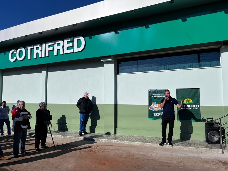 Cotrifred reinaugura nova unidade de Supermercado e Loja Agropecuária em Vista Alegre