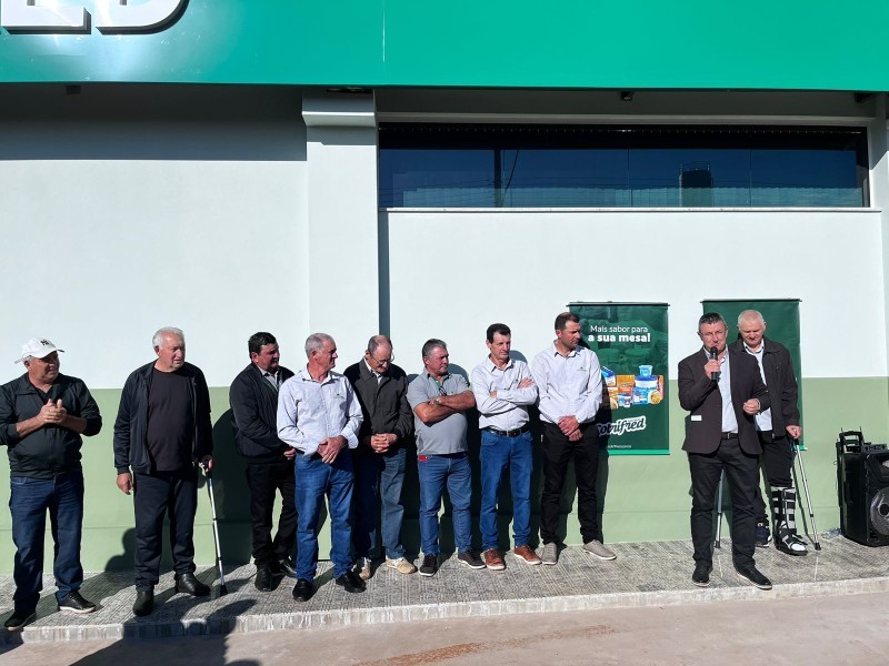 Cotrifred reinaugura nova unidade de Supermercado e Loja Agropecuária em Vista Alegre