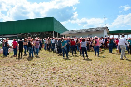 Cotrifred reúne associadas para lançamento de projeto
