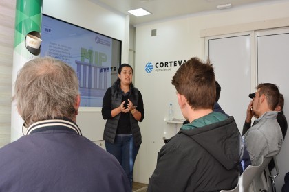 Cotrifred traz a Frederico Westphalen  caminhão de Expedição Agricultura para a Vida